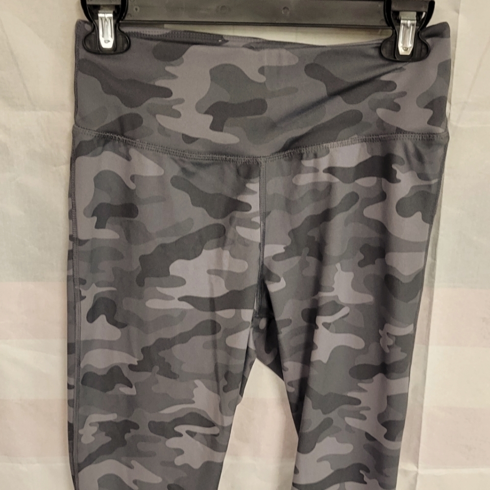 Danskin Camo Print Leggings Medium